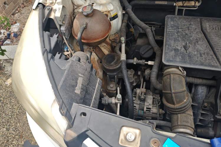 Used Jinbei 750 2016 1.5L Luxury Model Engine Bay Right