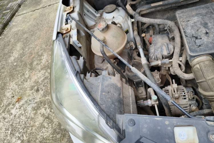 Used Jinbei 750 2016 1.5L e-Drive Version Engine Bay Right