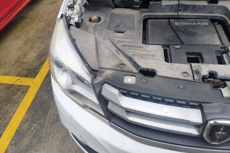 Used Jinbei 750 2016 1.5L Flagship Edition Engine Bay Right