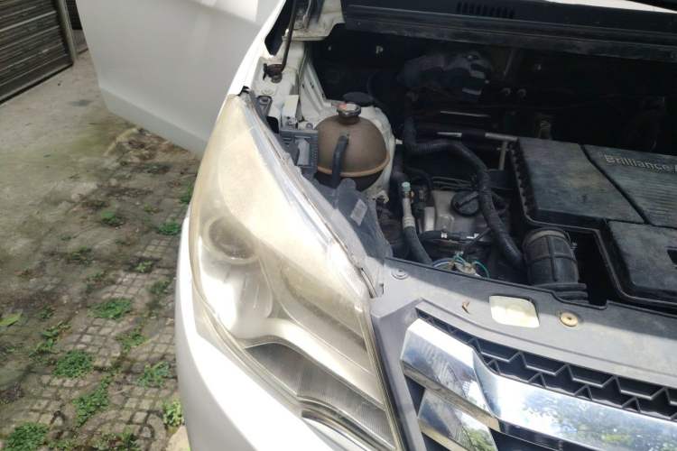 Used Jinbei 750 2016 1.5L Luxury Model Engine Bay Right