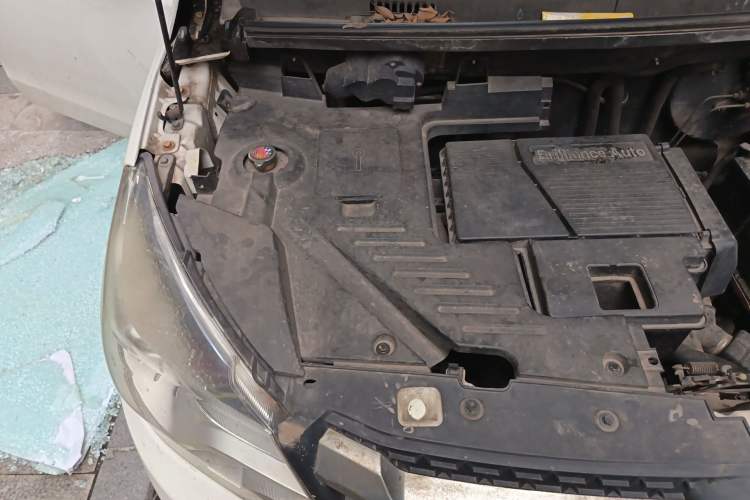 Used Jinbei 750 2016 1.5L e-Drive Version Engine Bay Right