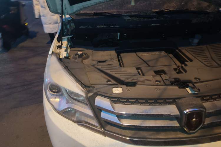 Used Jinbei 750 2016 1.5L Flagship Edition Engine Bay Right