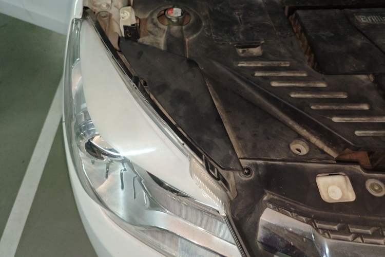 Used Jinbei 750 2016 1.5L Luxury Model Engine Bay Right
