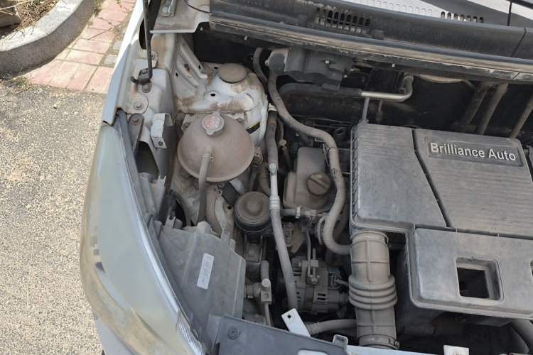 Used Jinbei 750 2016 1.5L Luxury Model Engine Bay Right