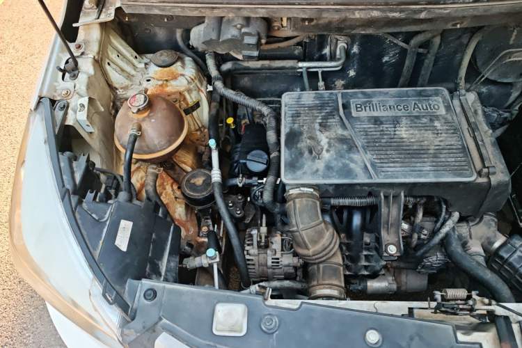 Used Jinbei 750 2016 1.5L Luxury Model Engine Bay Right