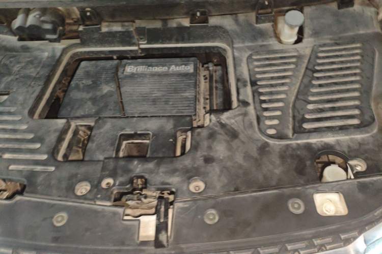 Used Jinbei 750 2016 1.5L Luxury Model Engine Bay