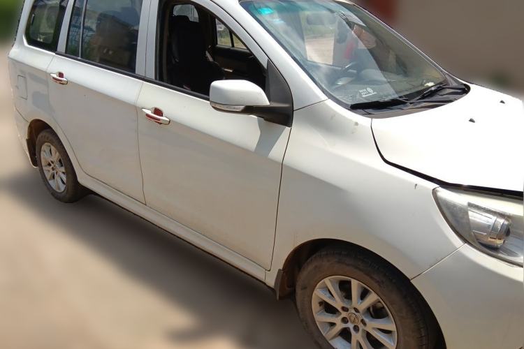 Used Jinbei 750 2016 1.5L Luxury Model Front Right 45 Deg