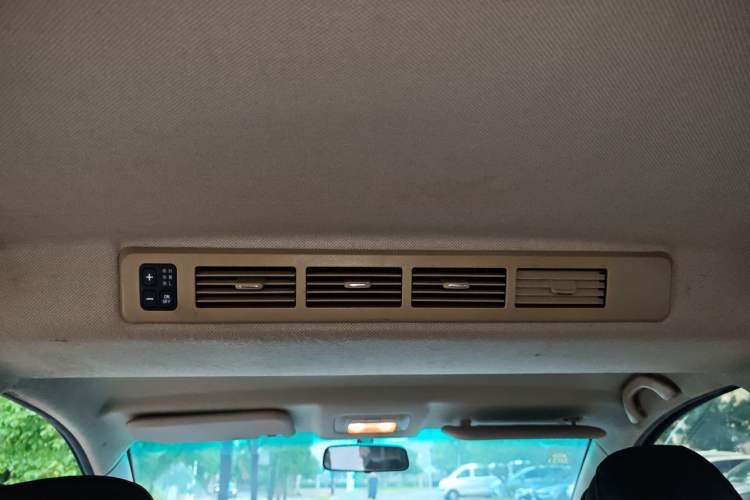 Used Jinbei 750 2016 1.5L Luxury Model Headliner