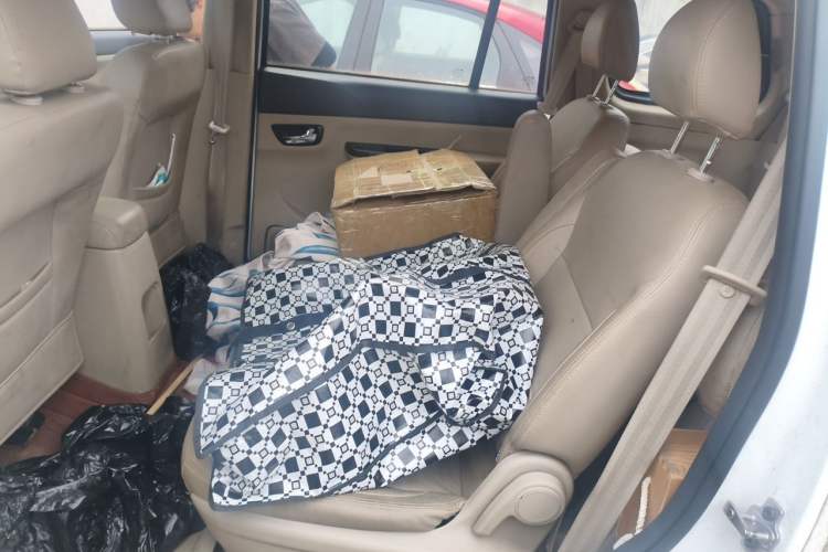 Used Jinbei 750 2016 1.5L Flagship Edition Left Rear Seat