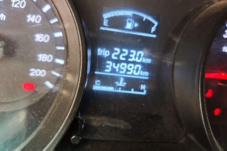 Used Jinbei 750 2016 1.5L e-Drive Version Odometer Close Up