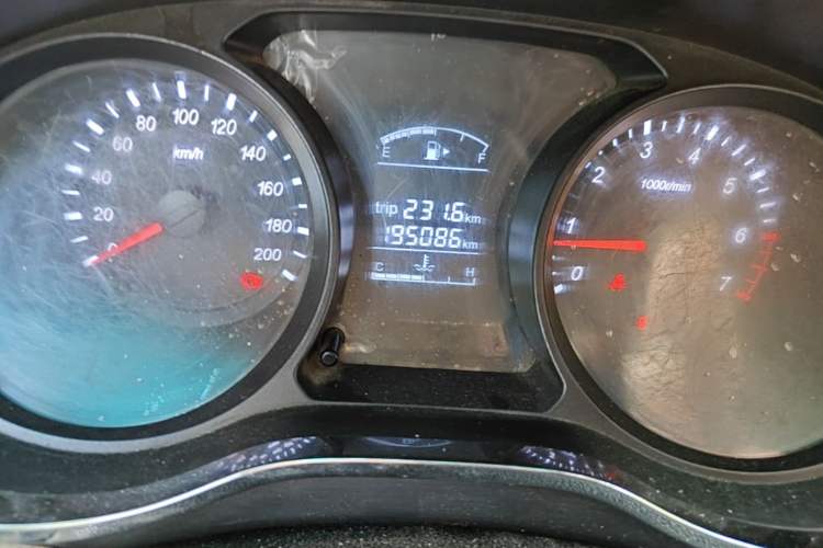 Used Jinbei 750 2016 1.5L Flagship Edition Odometer Close Up