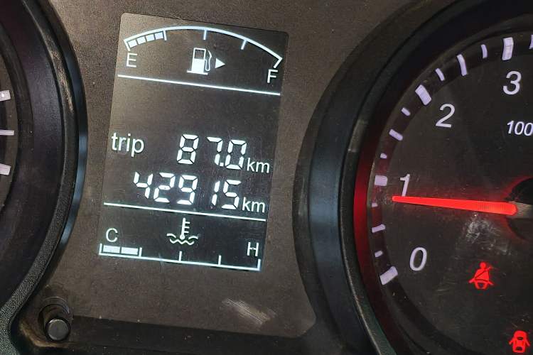 Used Jinbei 750 2016 1.5L e-Drive Version Odometer Close Up