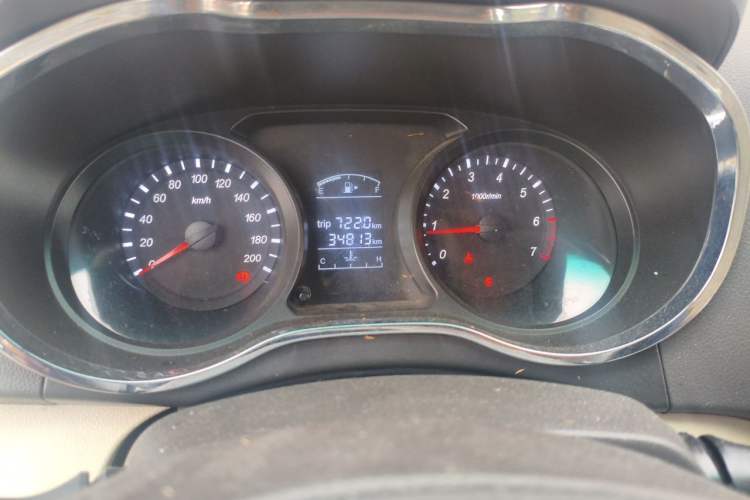Used Jinbei 750 2016 1.5L Flagship Edition Odometer Close Up