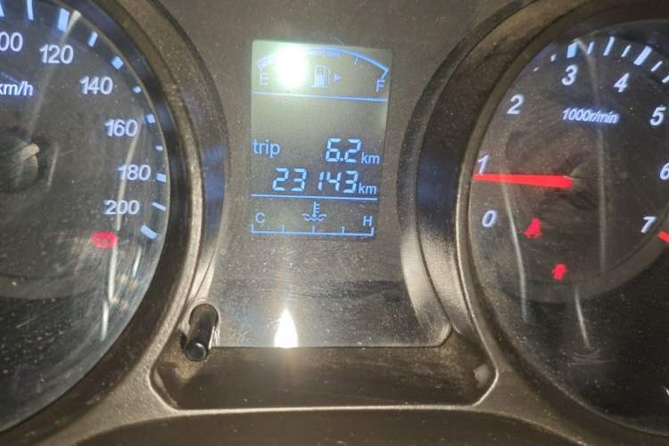 Used Jinbei 750 2016 1.5L Luxury Model Odometer Close Up