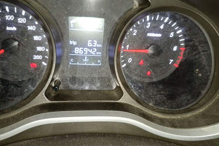 Used Jinbei 750 2016 1.5L Luxury Model Odometer Close Up