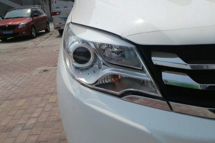 Used Jinbei 750 2016 1.5L Flagship Edition Right Front Headlight