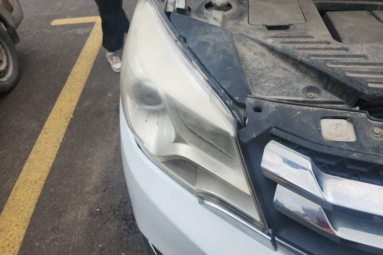Used Jinbei 750 2016 1.5L e-Drive Version Right Front Headlight