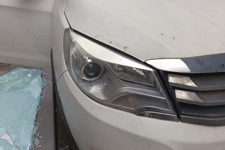 Used Jinbei 750 2016 1.5L e-Drive Version Right Front Headlight