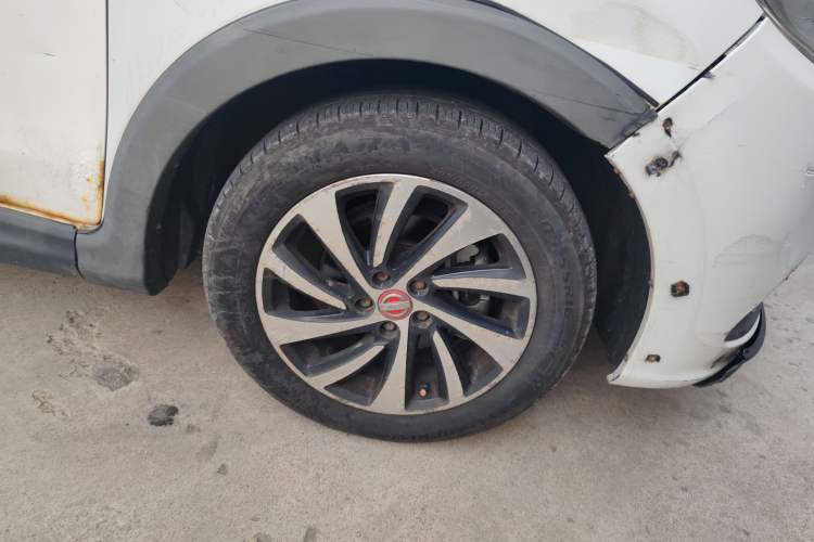 Used Jinbei 750 2016 1.5L e-Drive Version Right Front Wheel Hub