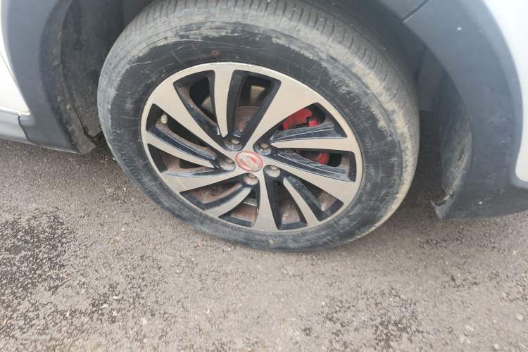 Used Jinbei 750 2016 1.5L e-Drive Version Right Front Wheel Hub