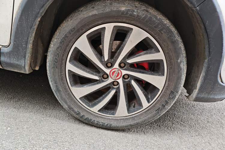 Used Jinbei 750 2016 1.5L e-Drive Version Right Front Wheel Hub