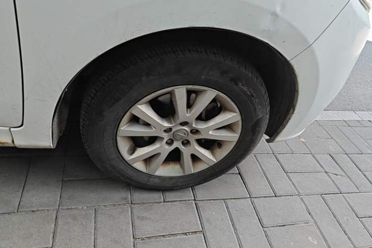 Used Jinbei 750 2016 1.5L Flagship Edition Right Front Wheel Hub