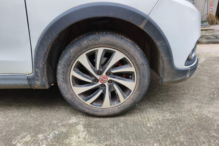 Used Jinbei 750 2016 1.5L e-Drive Version Right Front Wheel Hub