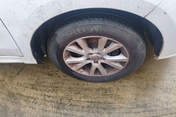 Used Jinbei 750 2016 1.5L Flagship Edition Right Front Wheel Hub