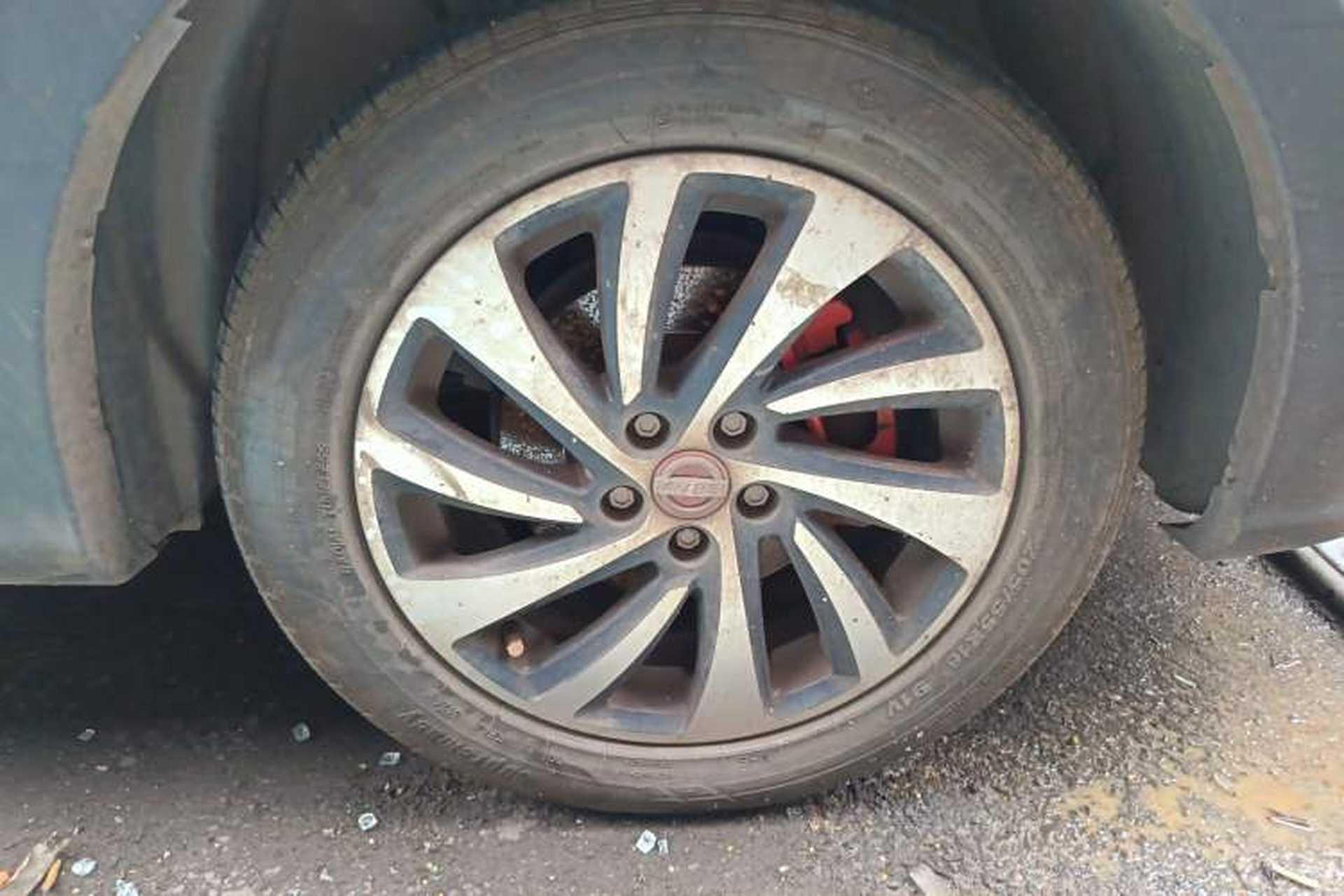 Used Jinbei 750 2016 1.5L e-Drive Version Right Front Wheel Hub