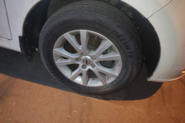 Used Jinbei 750 2016 1.5L Flagship Edition Right Front Wheel Hub