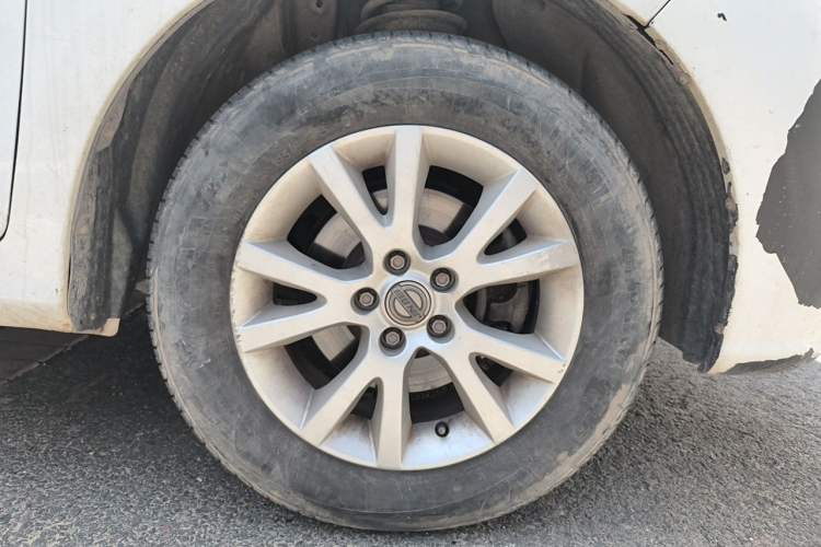Used Jinbei 750 2016 1.5L Luxury Model Right Front Wheel Hub