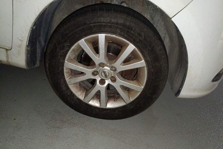 Used Jinbei 750 2016 1.5L Luxury Model Right Front Wheel Hub