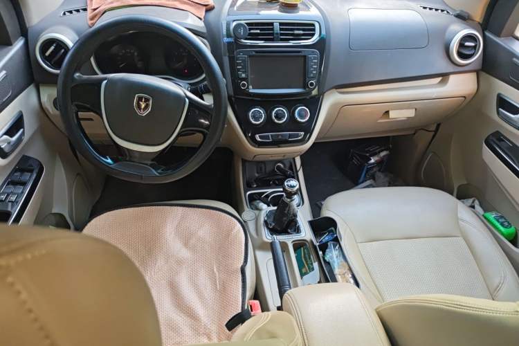 Used Jinbei 750 2016 1.5L Luxury Model Center Console