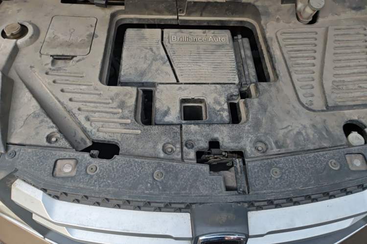 Used Jinbei 750 2016 1.5L Luxury Model Engine Bay