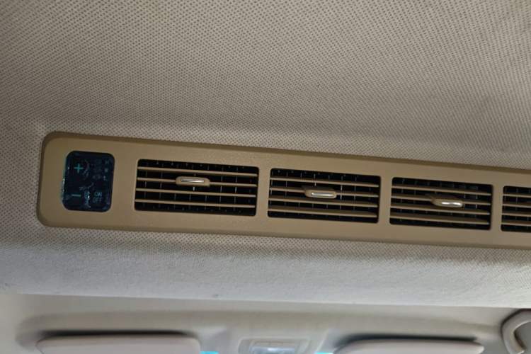 Used Jinbei 750 2016 1.5L Luxury Model Headliner