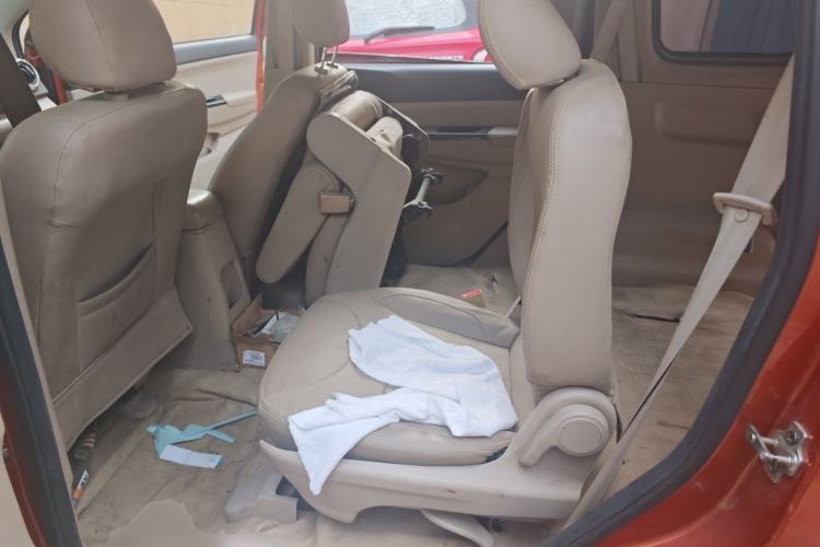 Used Jinbei 750 2016 1.5L Flagship Edition Left Rear Seat
