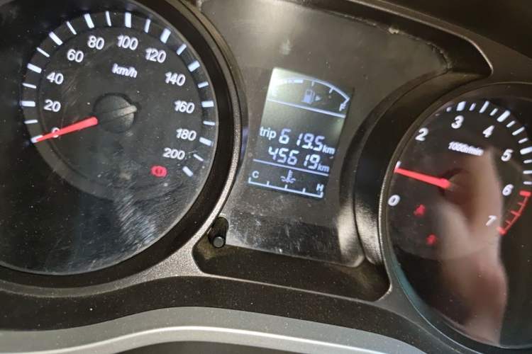 Used Jinbei 750 2016 1.5L Luxury Model Odometer Close Up