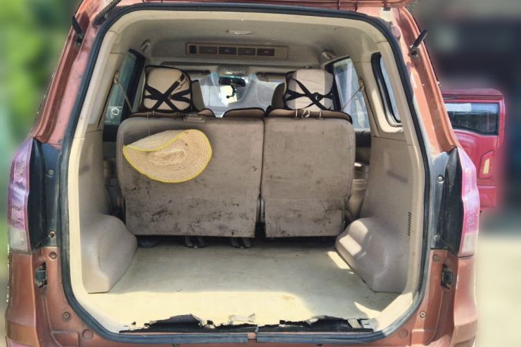 Used Jinbei 750 2016 1.5L Luxury Model Trunk