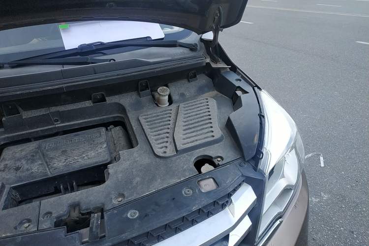 Used Jinbei 750 2017 1.5L e1 Type Engine Bay Left