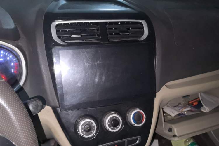 Used Jinbei 750 2018 1.5L Comfort Model with Sunroof Audio And AC Panel