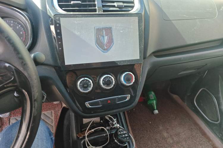 Used Jinbei 750 2018 1.5L E-Motion Sunroof Edition Audio And AC Panel