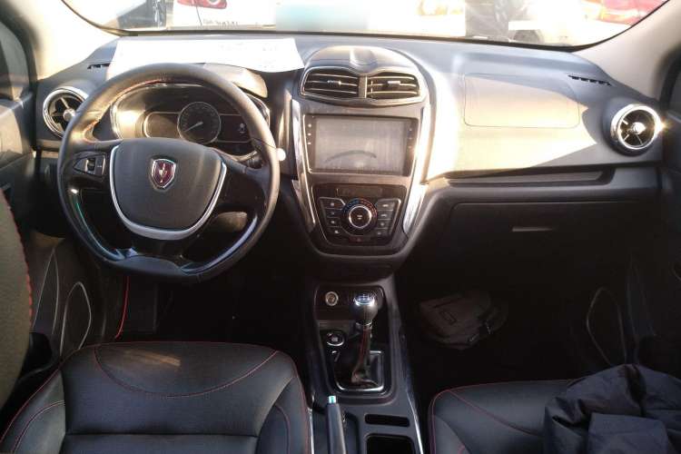 Used Jinbei 750 2018 1.6L Excellence Model Center Console