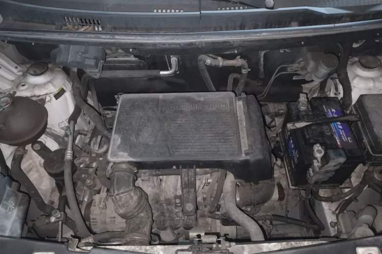 Used Jinbei 750 2018 1.5L Comfort Model with Sunroof Engine Bay