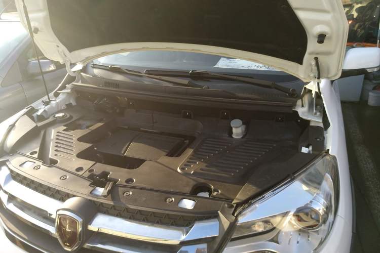 Used Jinbei 750 2018 1.6L Excellence Model Engine Bay