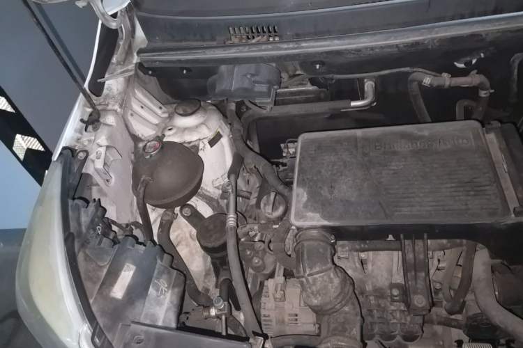 Used Jinbei 750 2018 1.5L Comfort Model with Sunroof Engine Bay Right