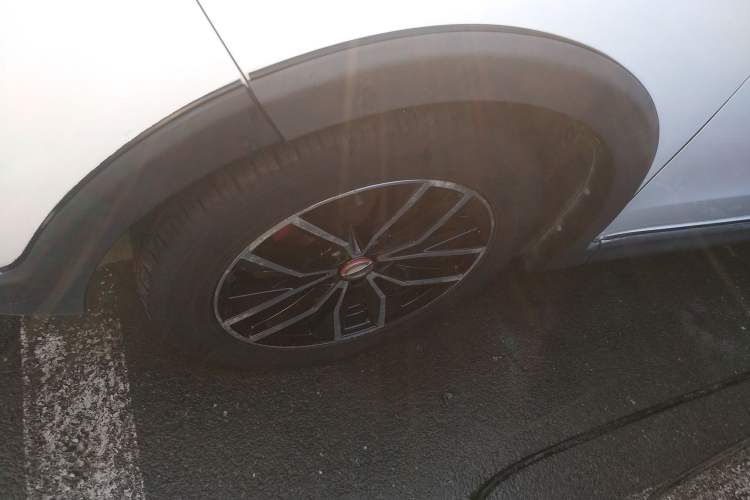 Used Jinbei 750 2018 1.6L Excellence Model Left Front Wheel Hub