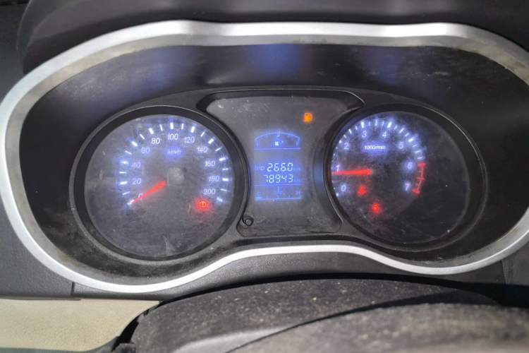 Used Jinbei 750 2018 1.5L Comfort Model with Sunroof Odometer Close Up