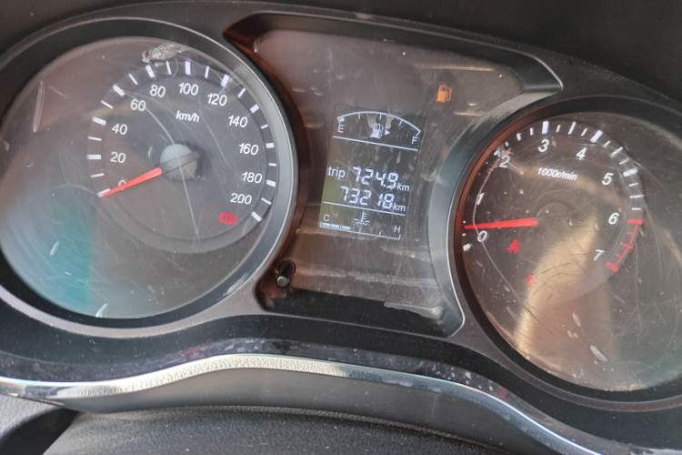 Used Jinbei 750 2018 1.5L E-Motion Sunroof Edition Odometer Close Up