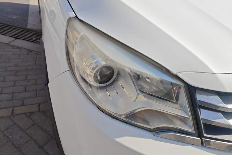Used Jinbei 750 2018 1.5L E-Motion Sunroof Edition Right Front Headlight