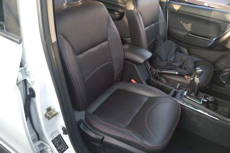 Used Jinbei 750 2018 1.6L Excellence Model Right Front Seat